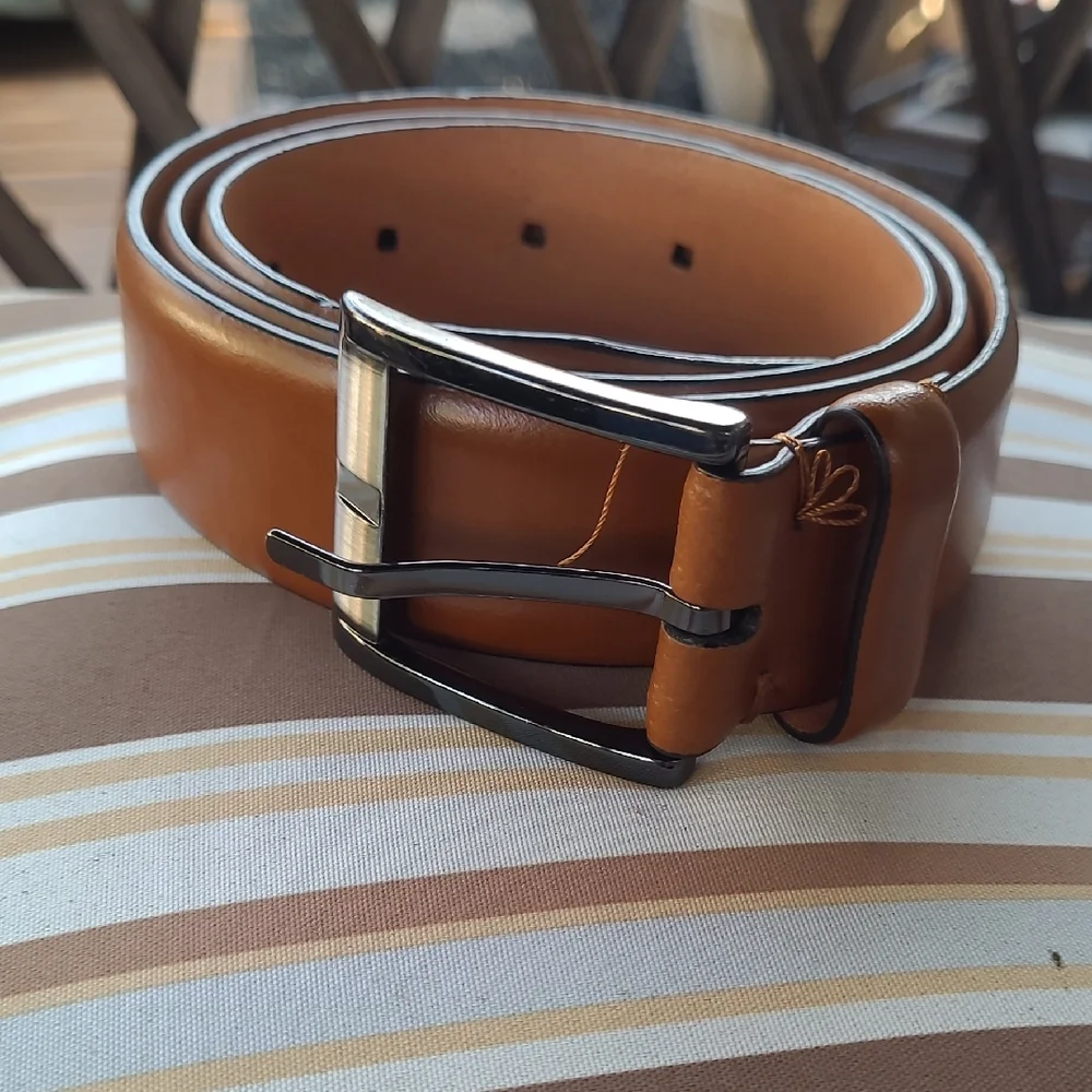 Trafalgar Cameron Leather Belt, Sz 34 (Has Flaws)